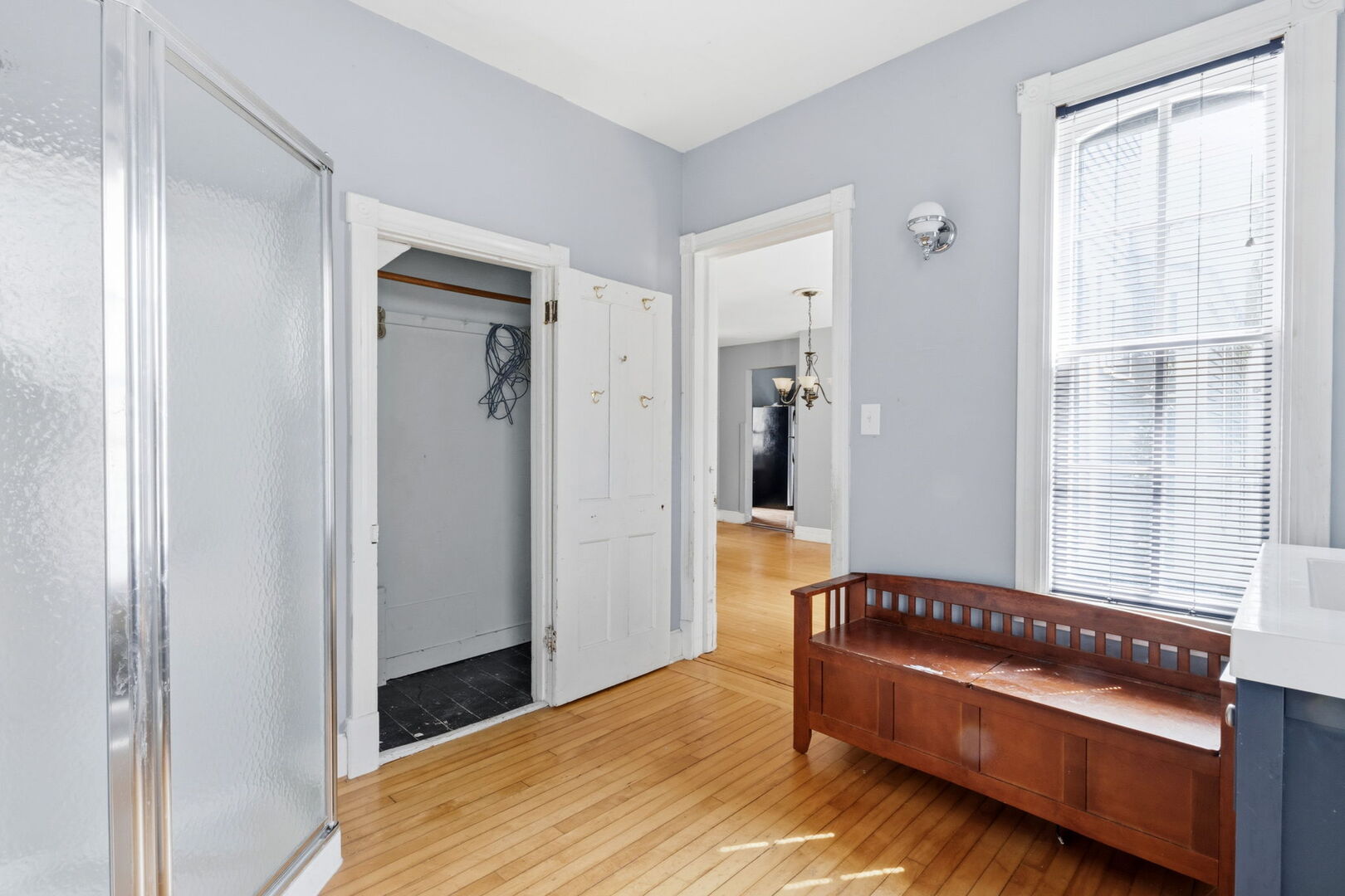 212 S 4th Street, Aurora, IL 60505