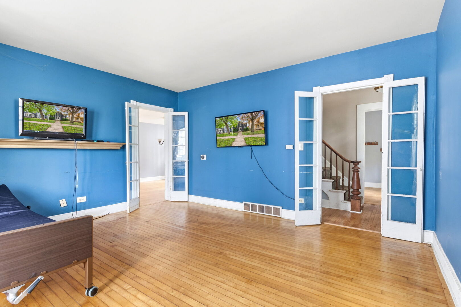 212 S 4th Street, Aurora, IL 60505