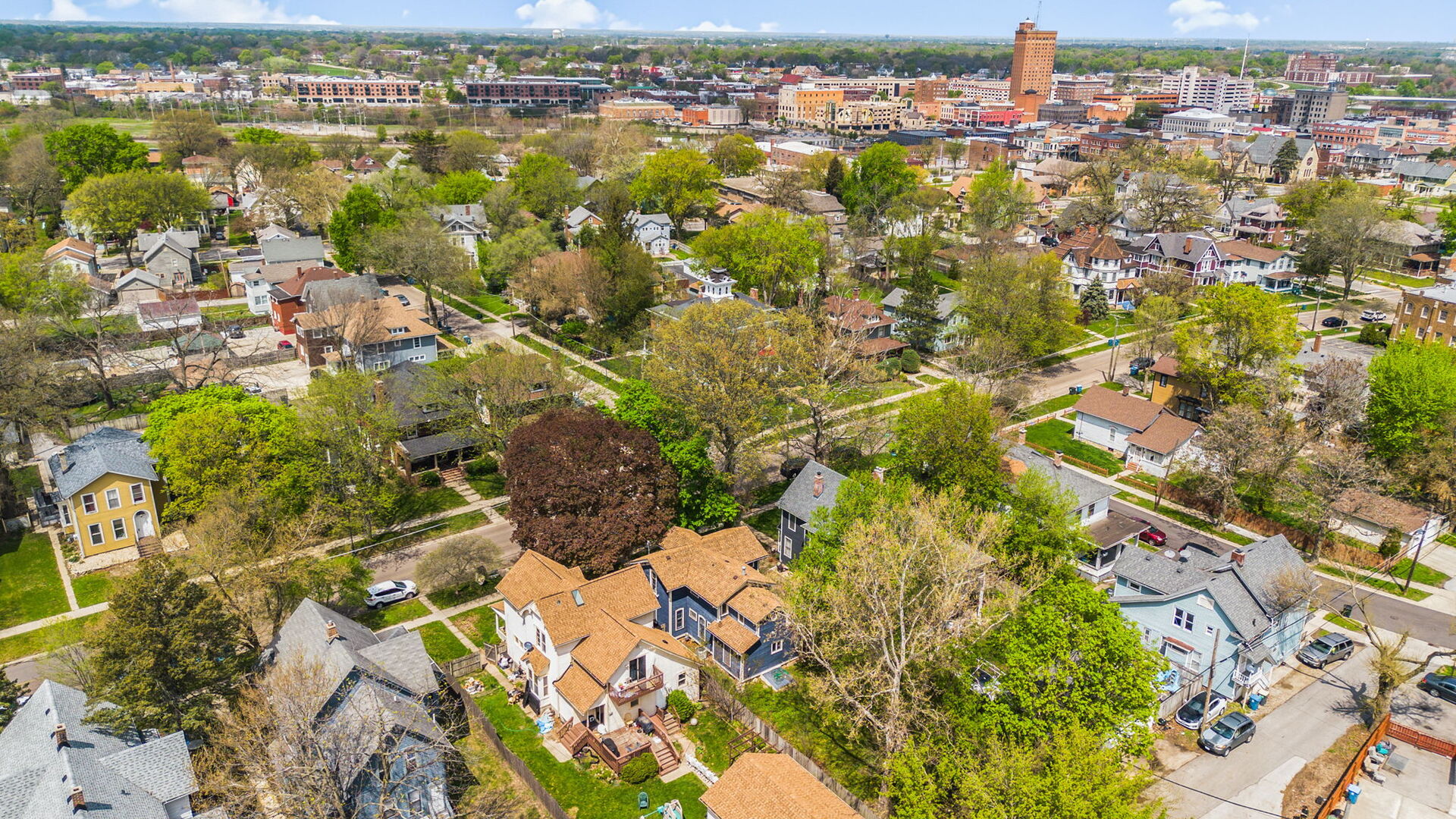 212 S 4th Street, Aurora, IL 60505