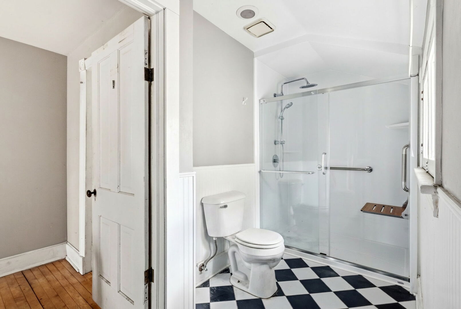 212 S 4th Street, Aurora, IL 60505