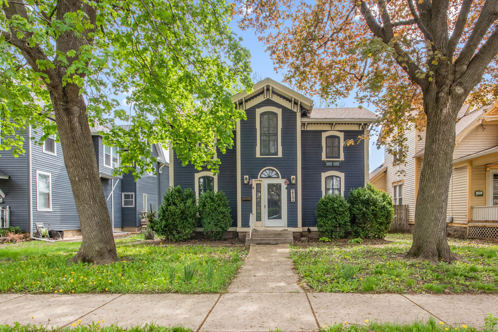 212 S 4th Street, Aurora, IL 60505