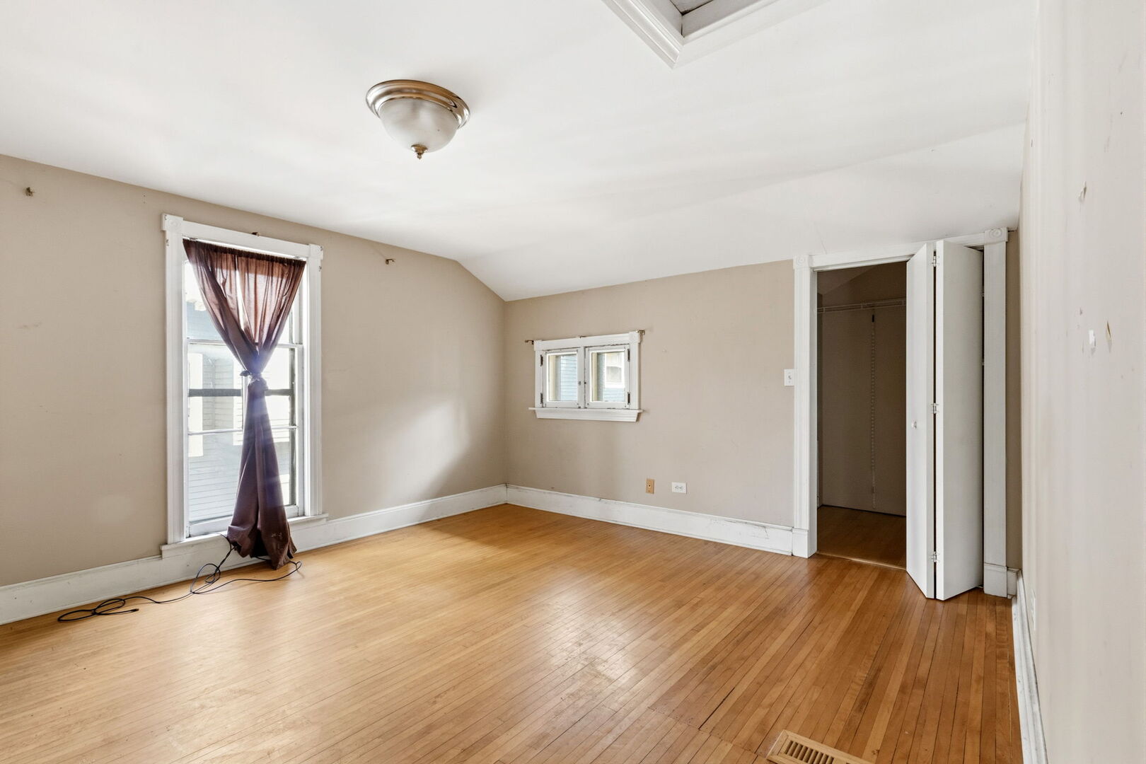 212 S 4th Street, Aurora, IL 60505