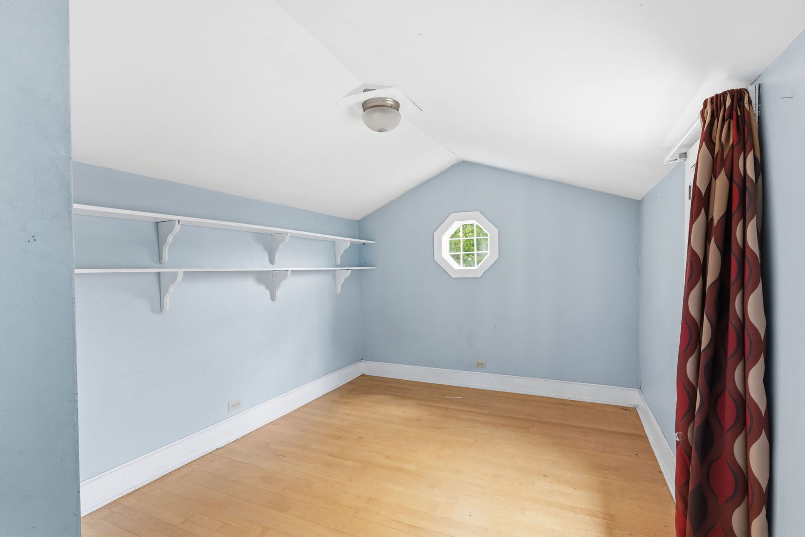 212 S 4th Street, Aurora, IL 60505