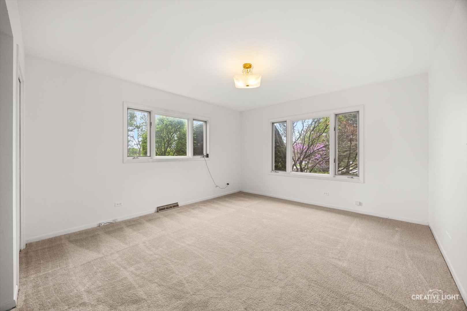 305 S Lambert Road, Glen Ellyn, IL 60137