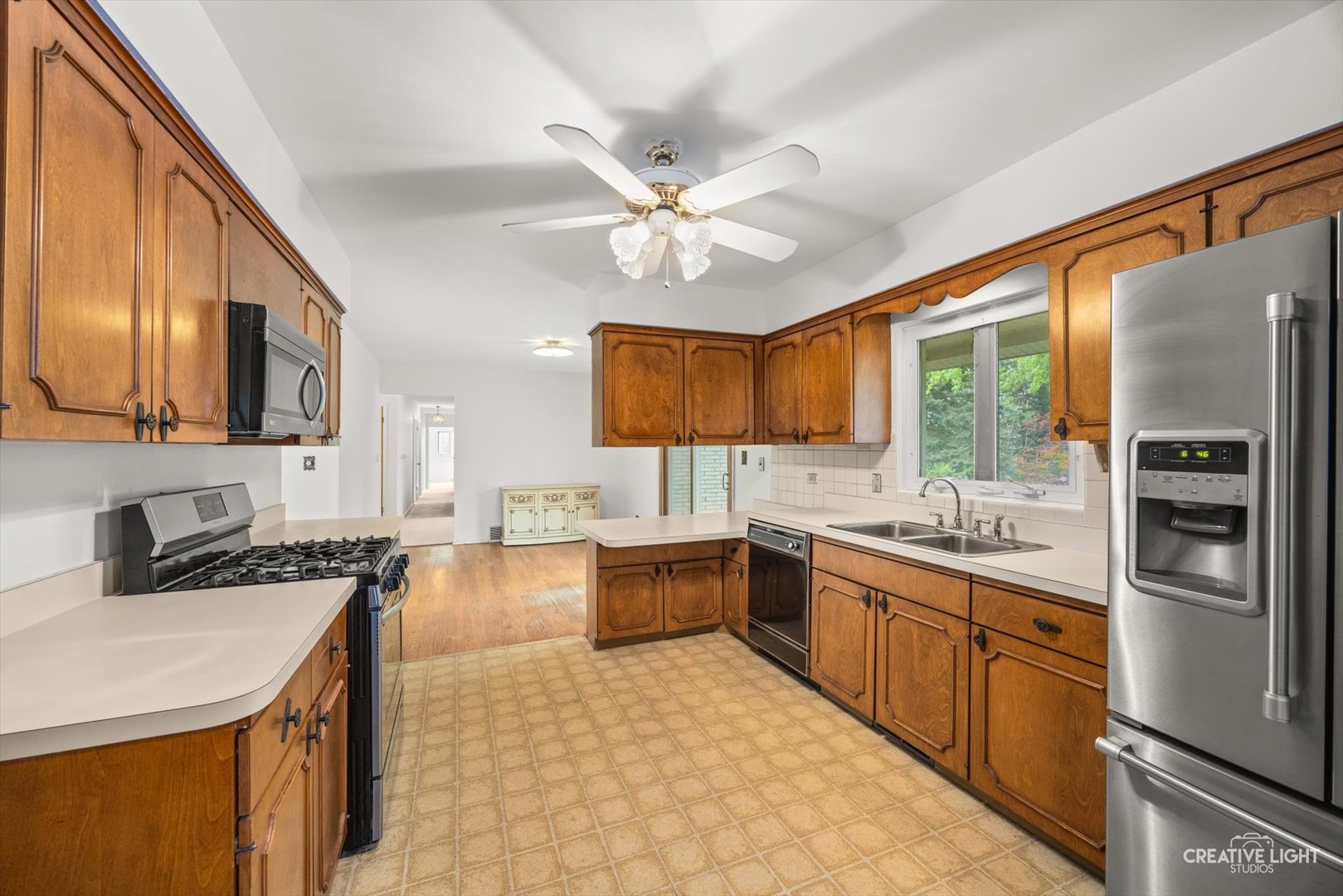 305 S Lambert Road, Glen Ellyn, IL 60137