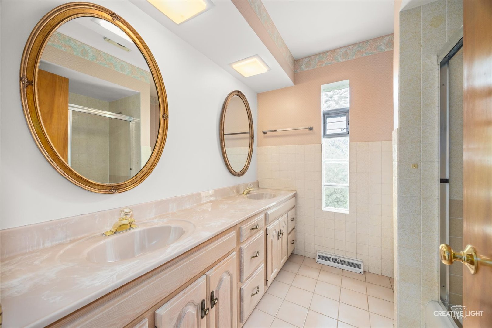 305 S Lambert Road, Glen Ellyn, IL 60137