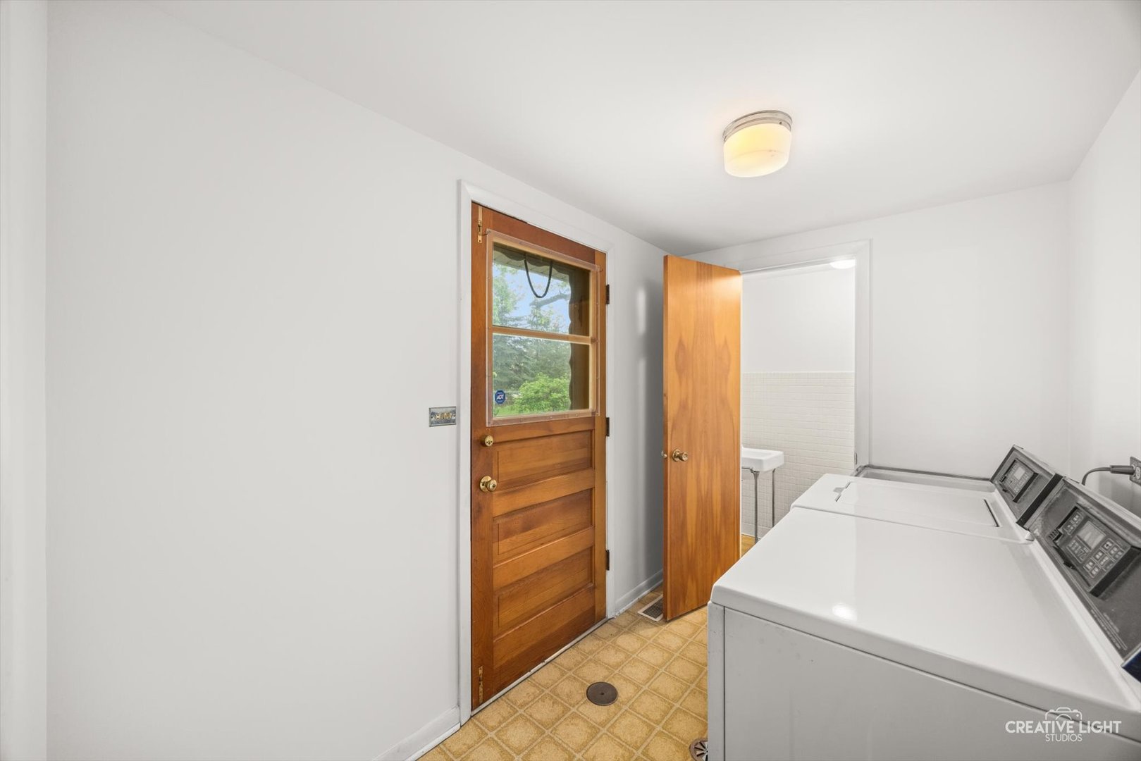 305 S Lambert Road, Glen Ellyn, IL 60137