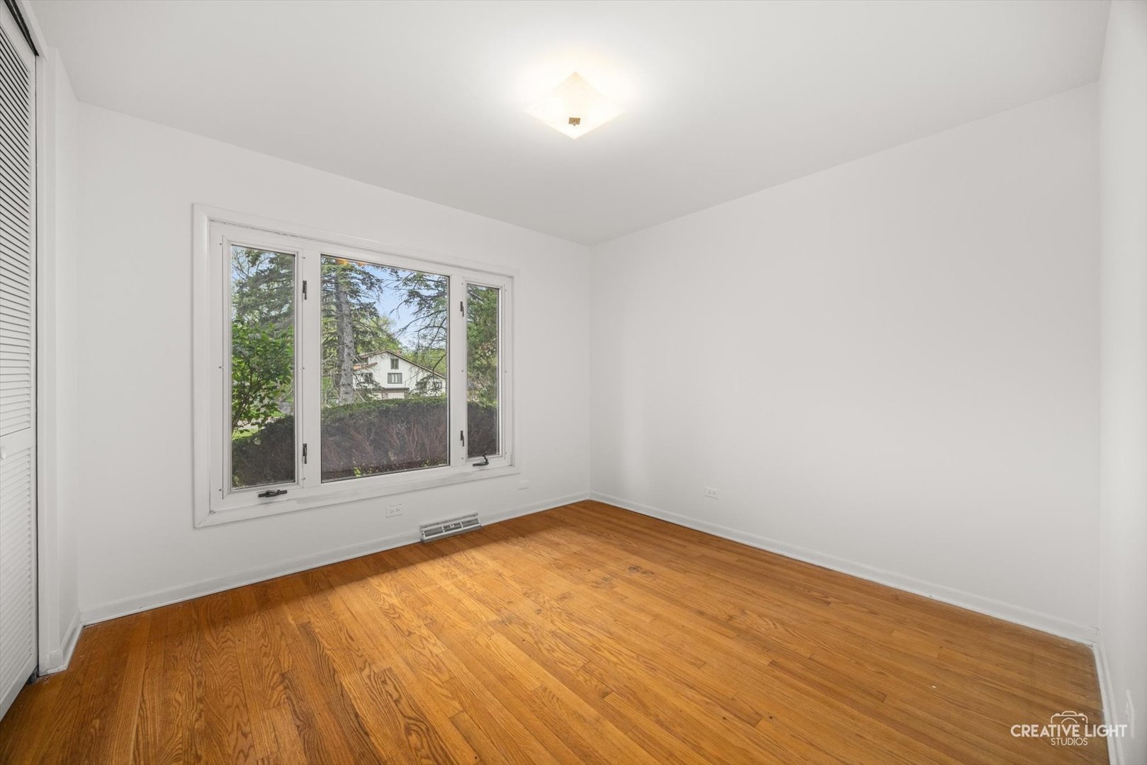 305 S Lambert Road, Glen Ellyn, IL 60137