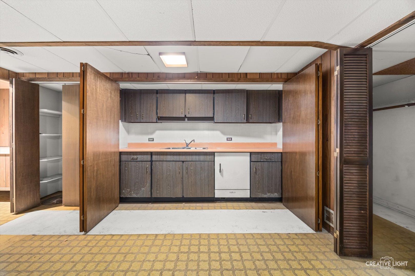 305 S Lambert Road, Glen Ellyn, IL 60137