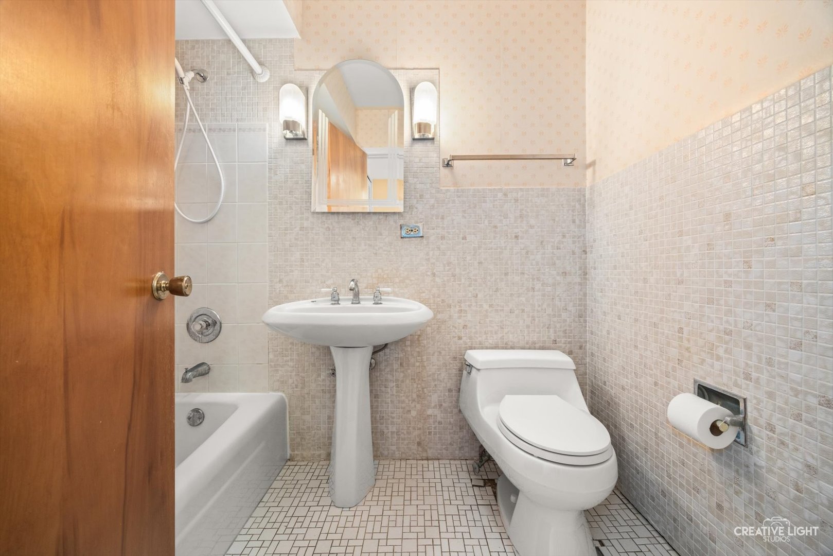 305 S Lambert Road, Glen Ellyn, IL 60137