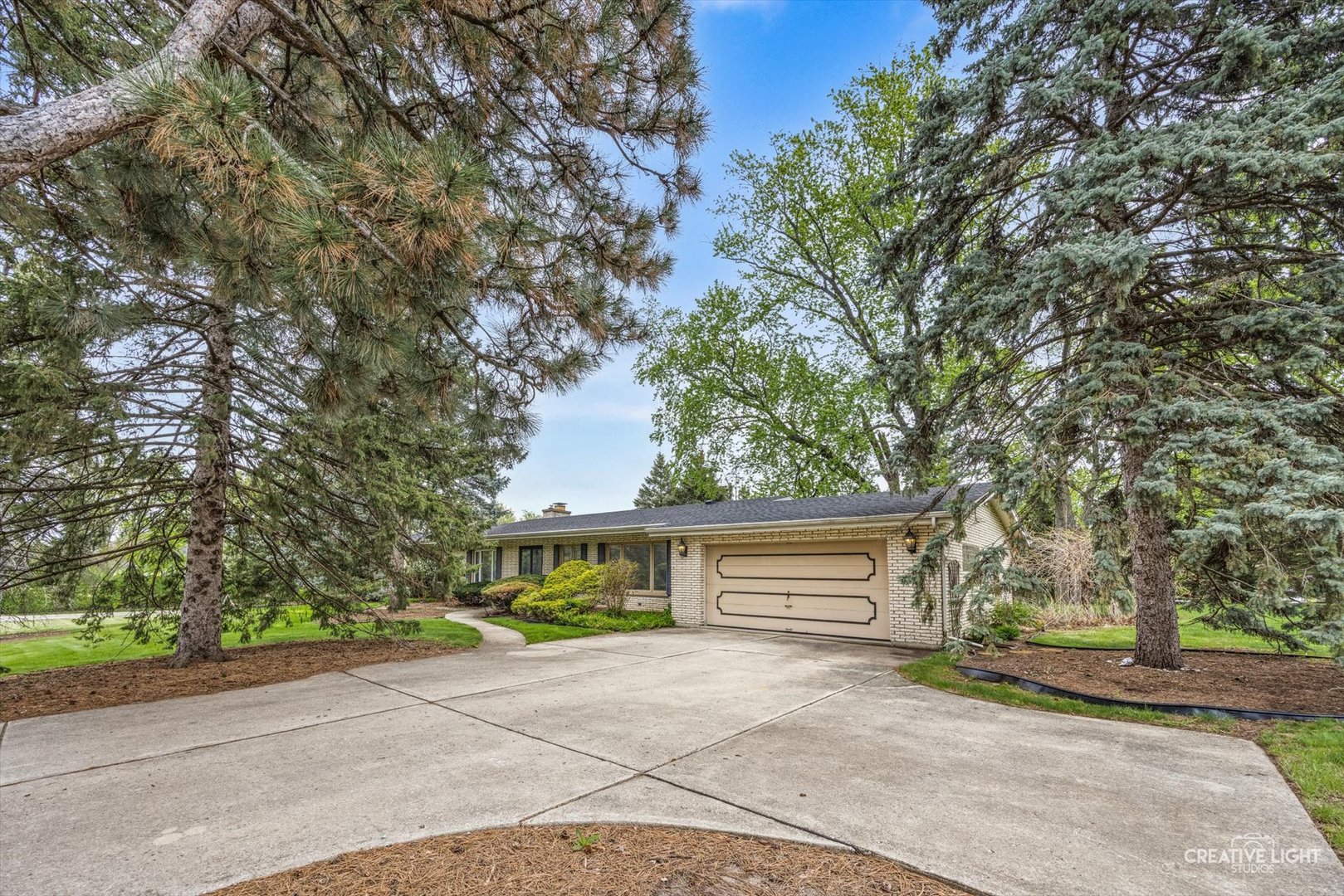 305 S Lambert Road, Glen Ellyn, IL 60137