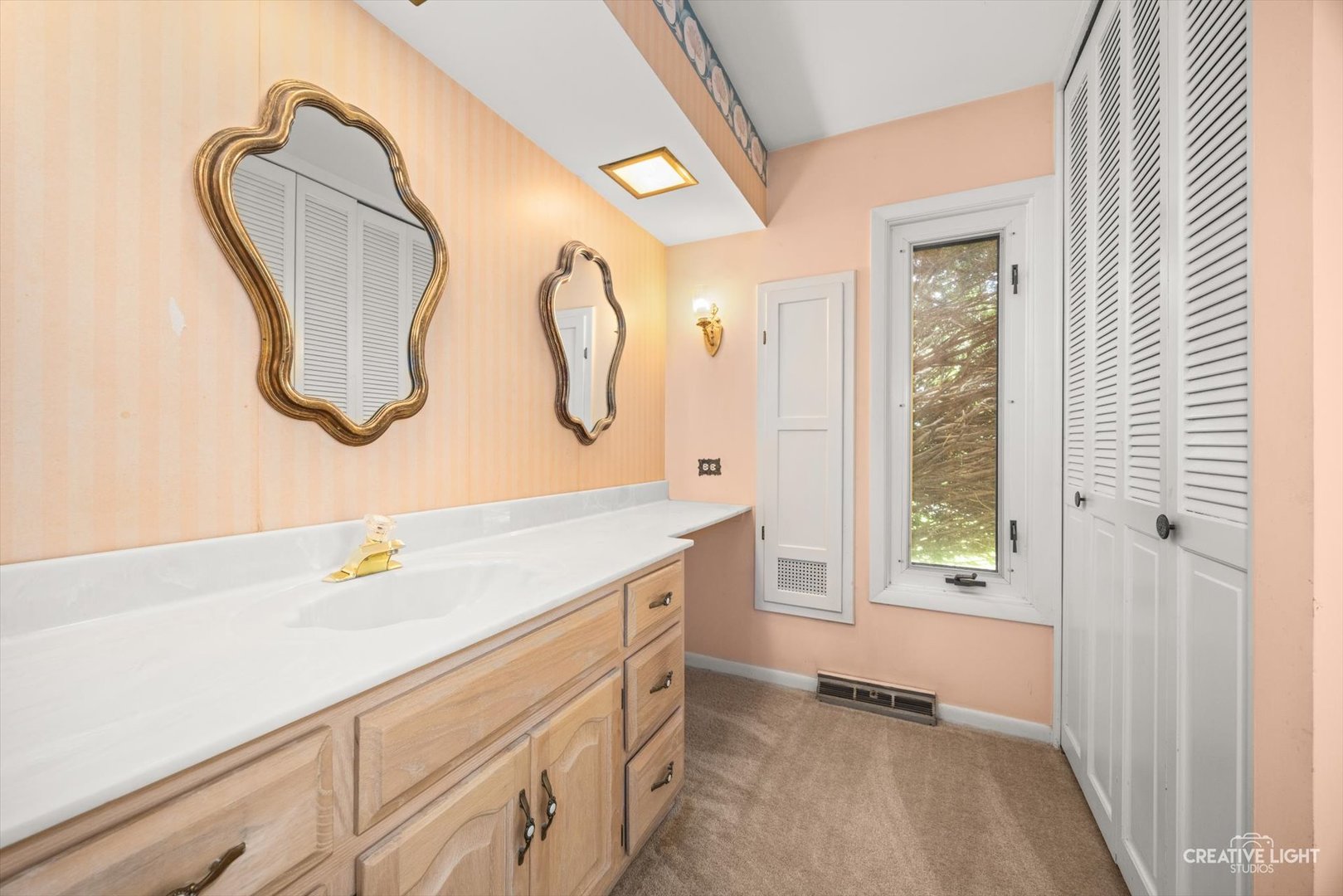 305 S Lambert Road, Glen Ellyn, IL 60137