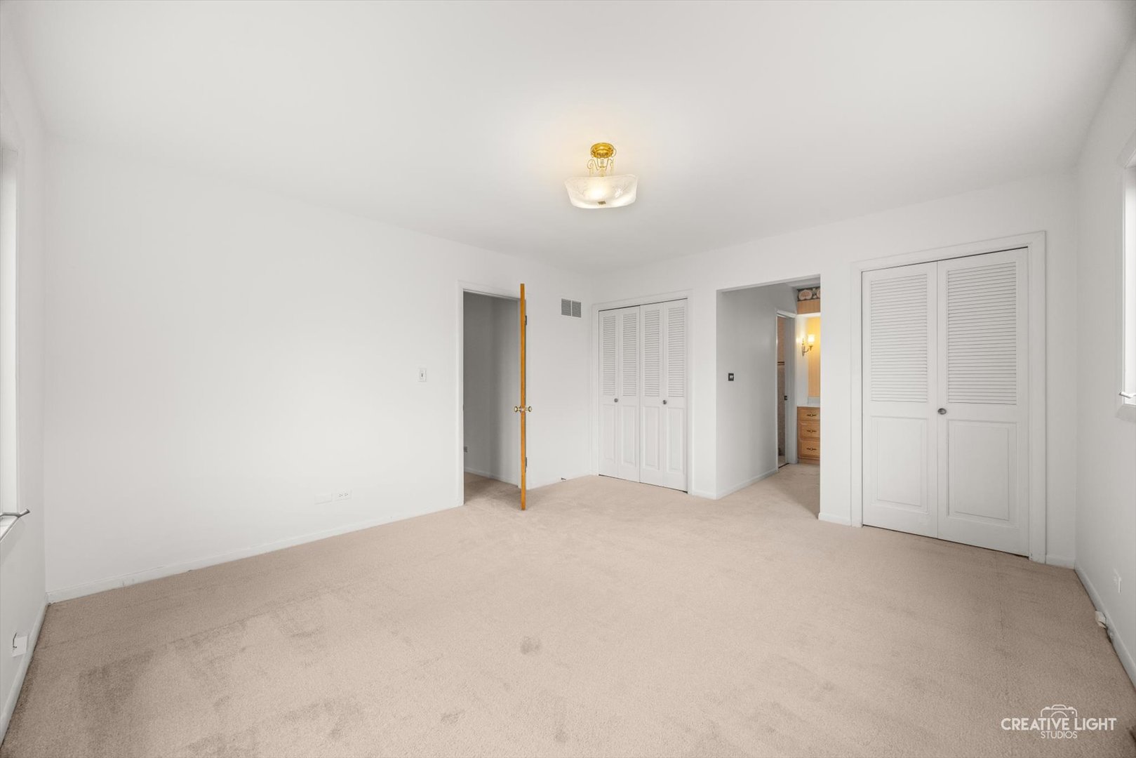 305 S Lambert Road, Glen Ellyn, IL 60137