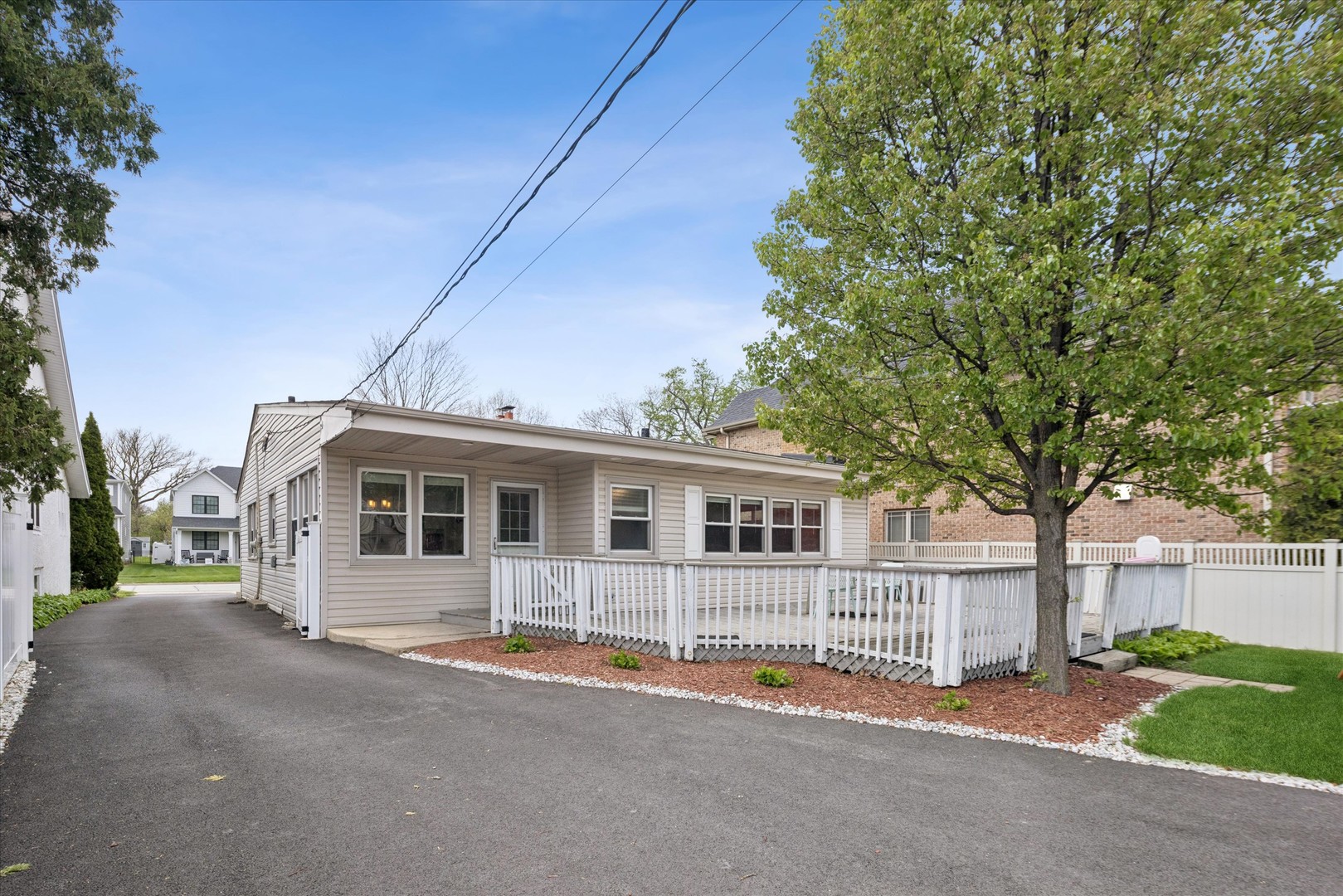 291 N Maple Avenue, Elmhurst, IL 60126