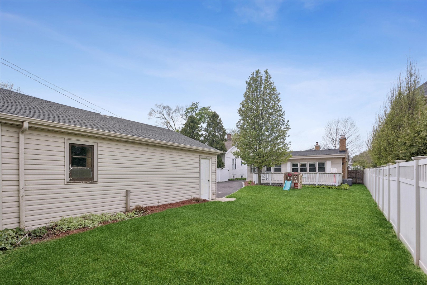 291 N Maple Avenue, Elmhurst, IL 60126