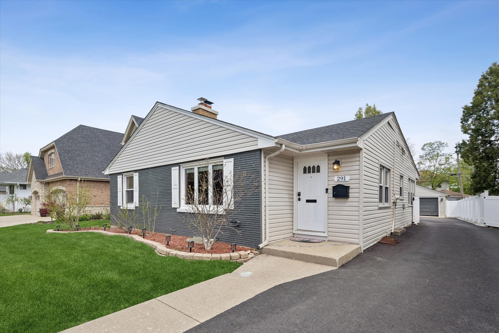 291 N Maple Avenue, Elmhurst, IL 60126