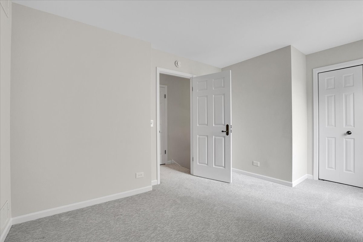 7 The Court Of Island Point, Northbrook, IL 60062