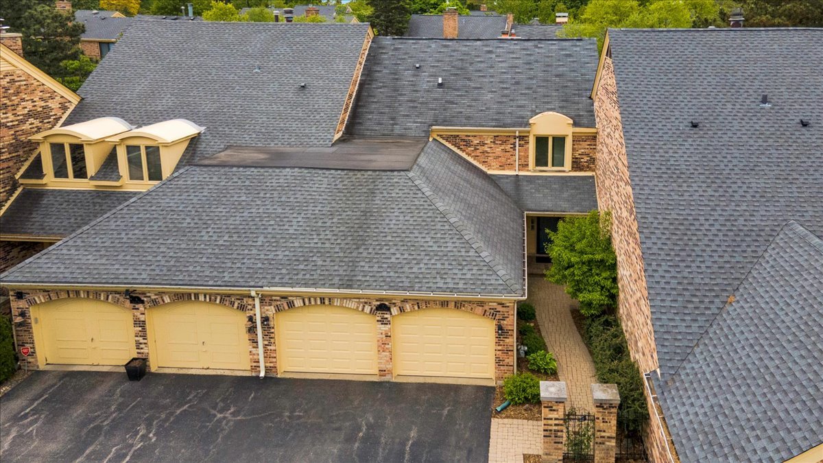 7 The Court Of Island Point, Northbrook, IL 60062