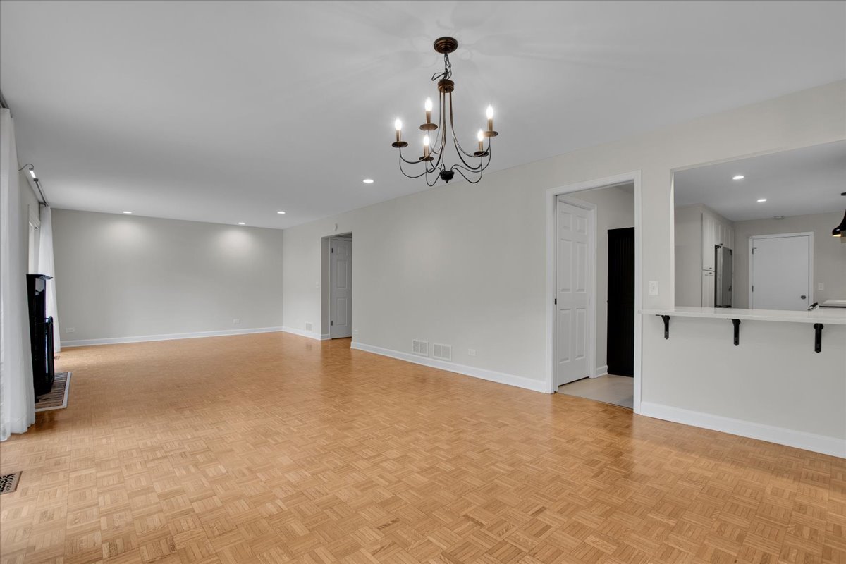 7 The Court Of Island Point, Northbrook, IL 60062