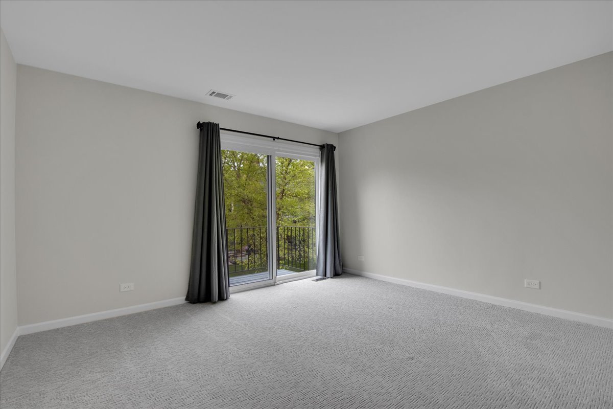 7 The Court Of Island Point, Northbrook, IL 60062