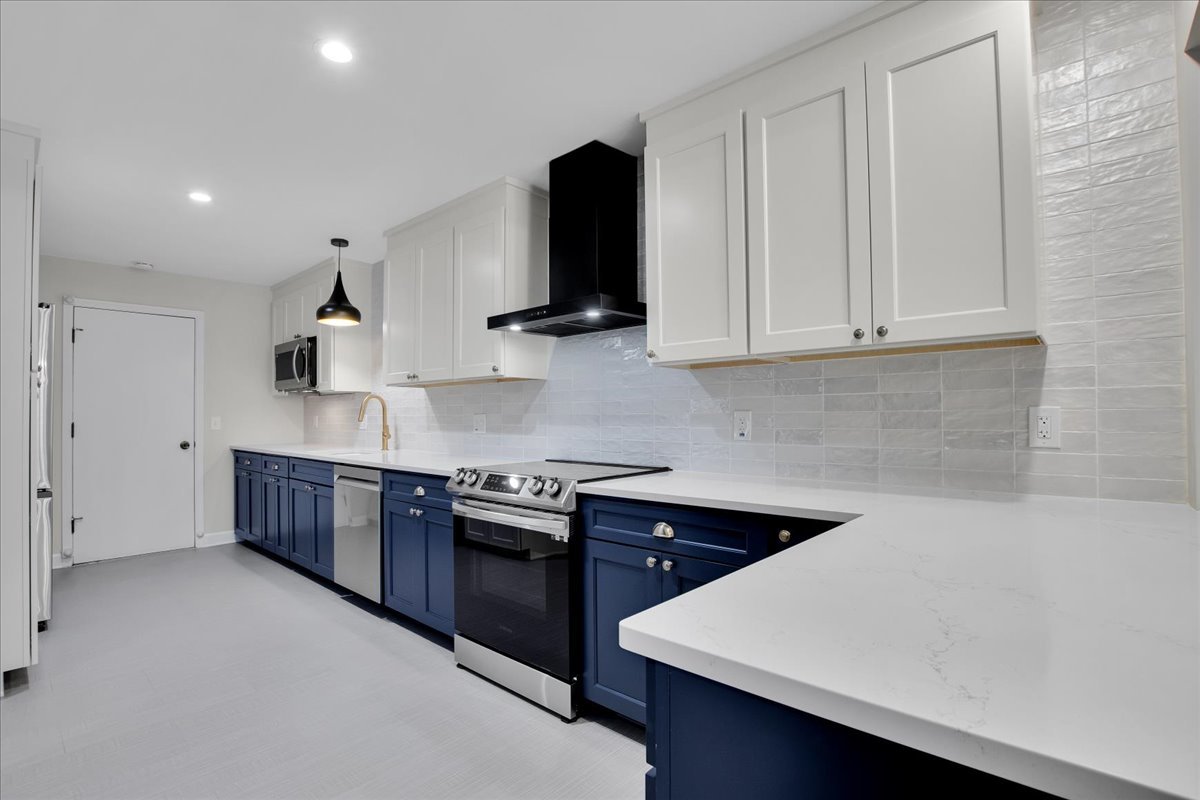 7 The Court Of Island Point, Northbrook, IL 60062