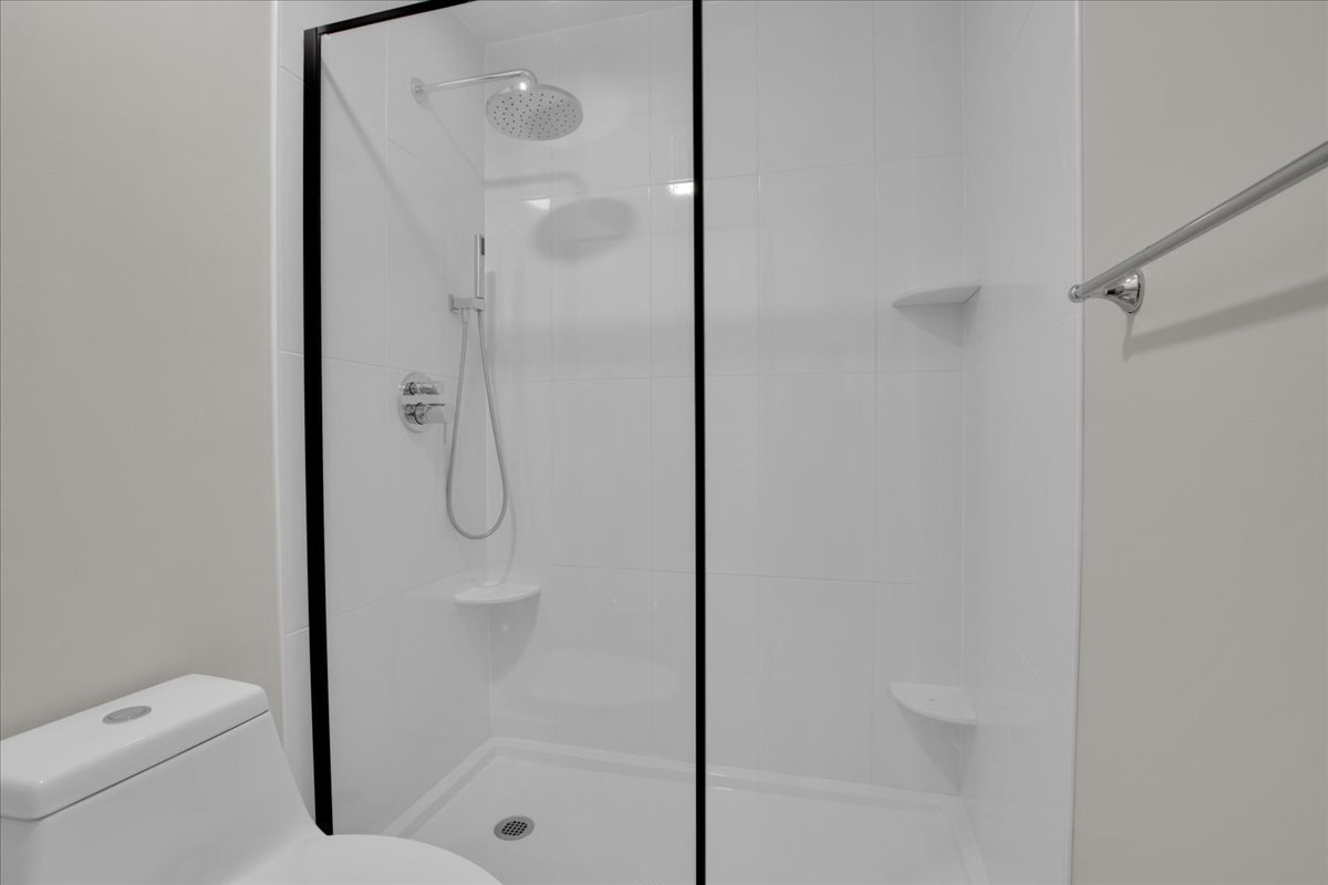 7 The Court Of Island Point, Northbrook, IL 60062