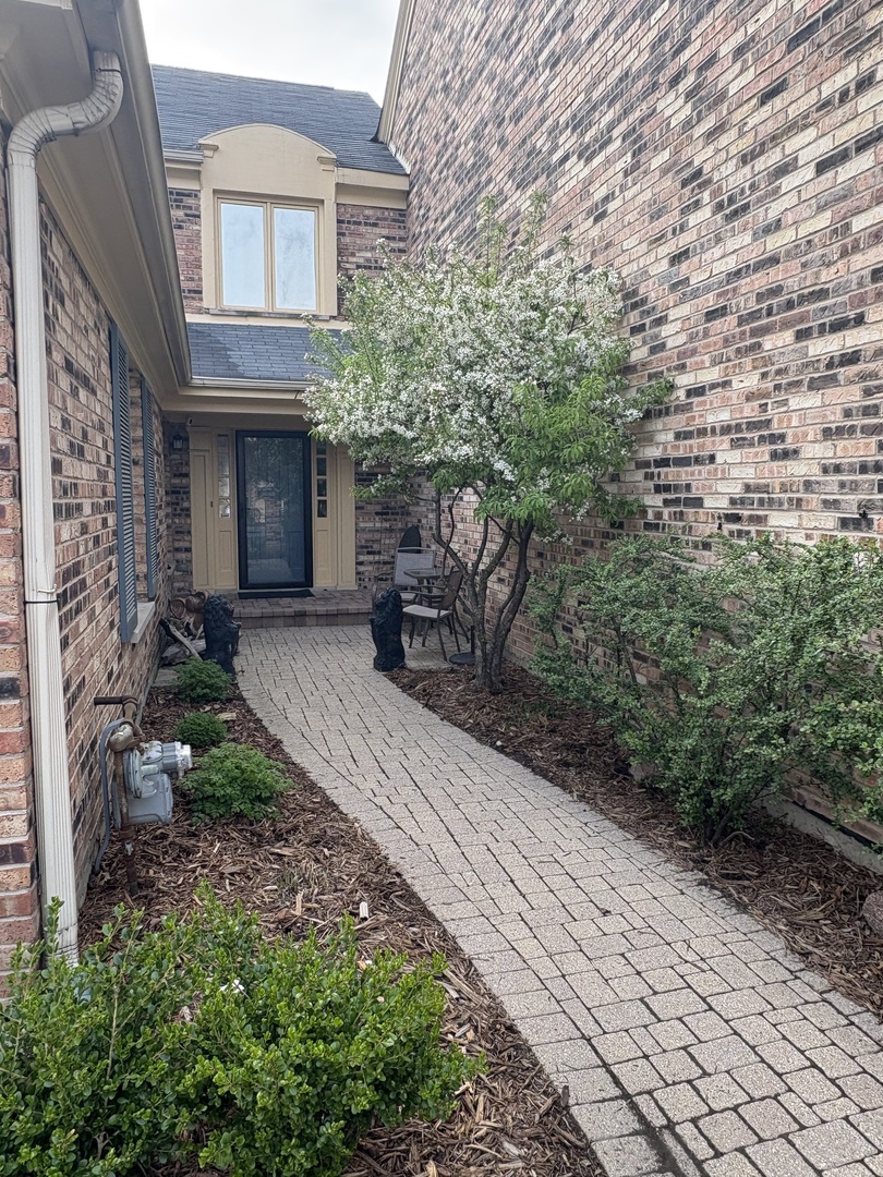 7 The Court Of Island Point, Northbrook, IL 60062