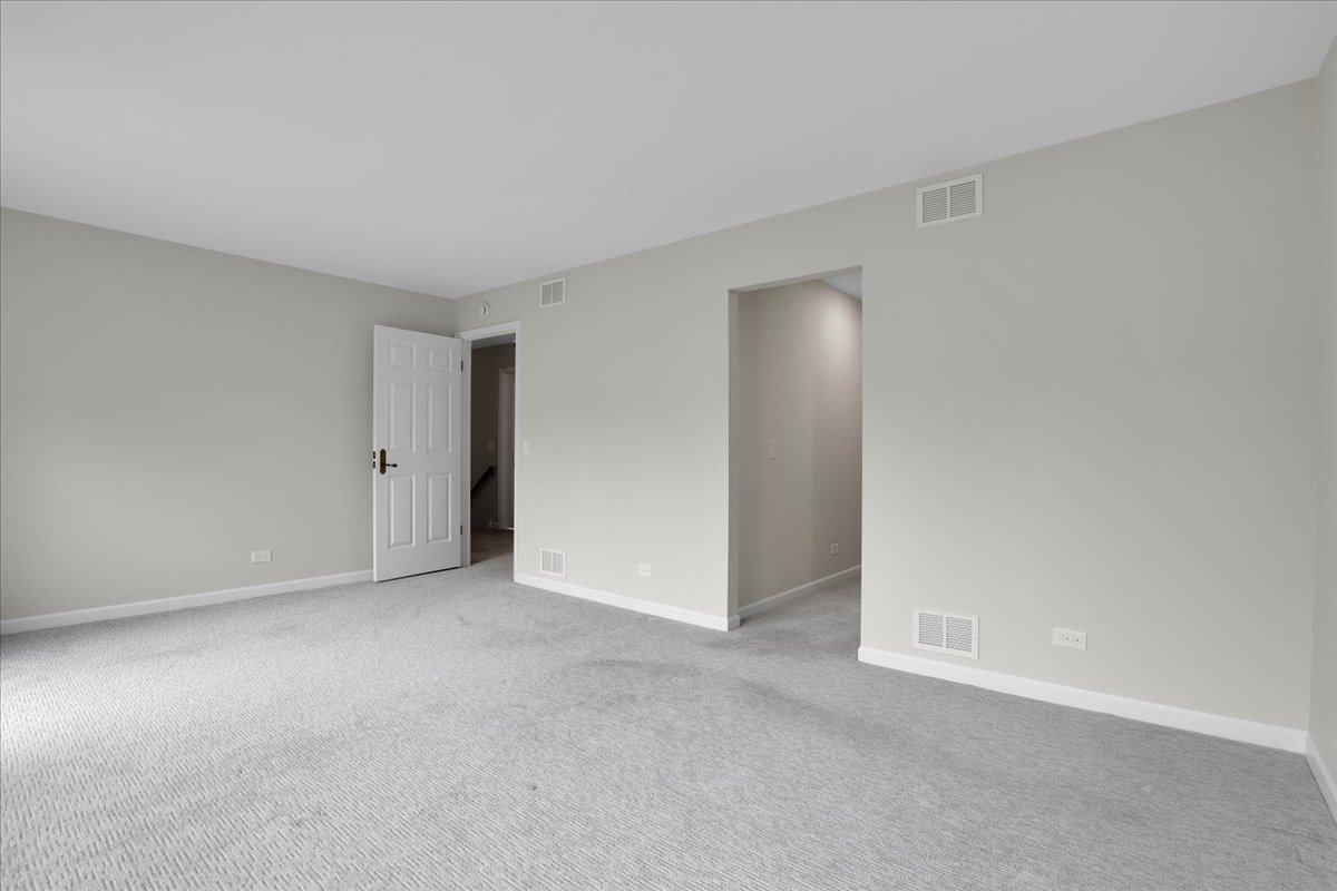 7 The Court Of Island Point, Northbrook, IL 60062