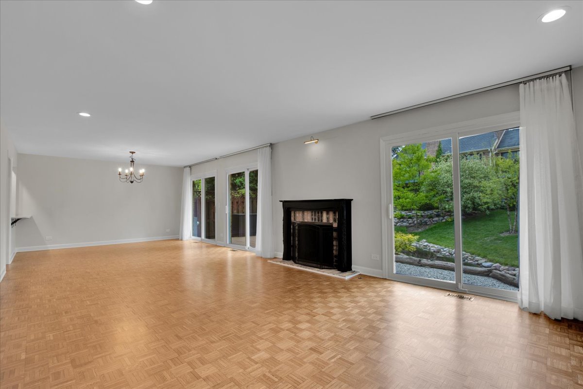 7 The Court Of Island Point, Northbrook, IL 60062