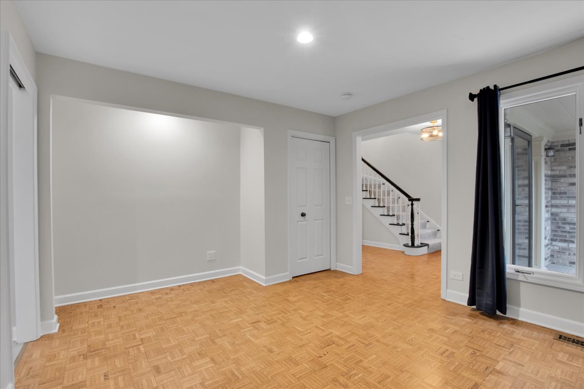 7 The Court Of Island Point, Northbrook, IL 60062