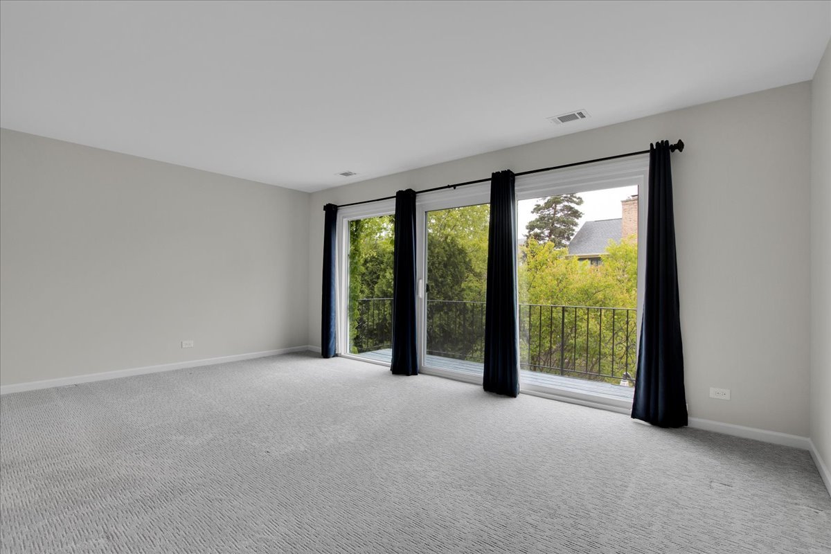7 The Court Of Island Point, Northbrook, IL 60062