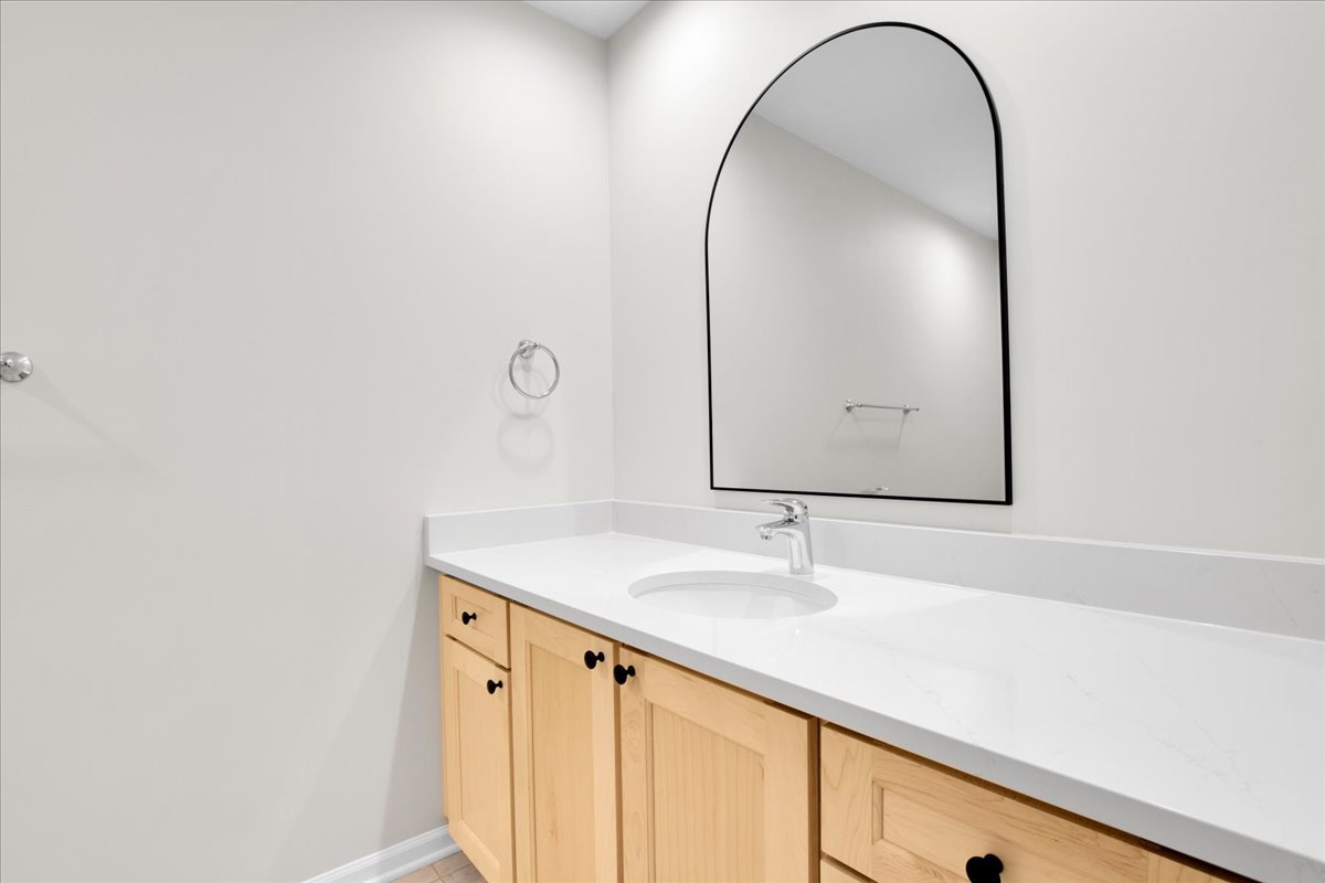 7 The Court Of Island Point, Northbrook, IL 60062