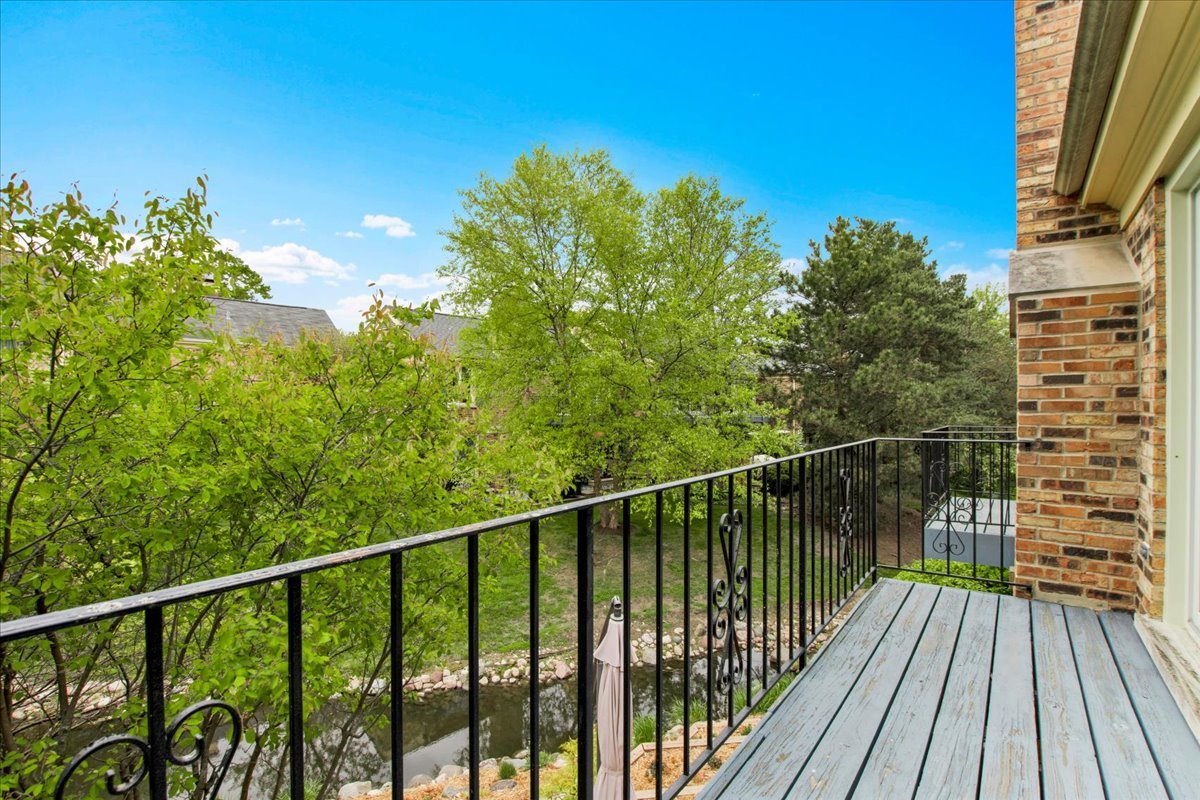 7 The Court Of Island Point, Northbrook, IL 60062