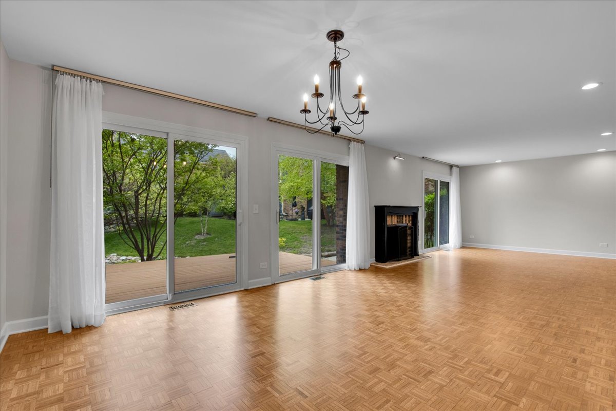 7 The Court Of Island Point, Northbrook, IL 60062