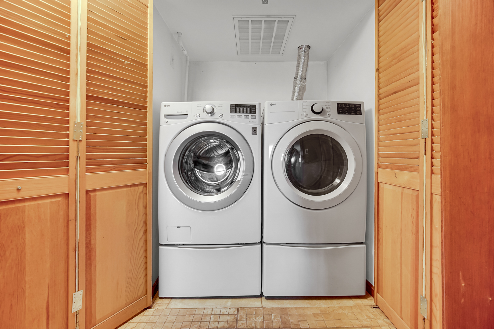 1621 Liberty Street, Hanover Park, IL 60133