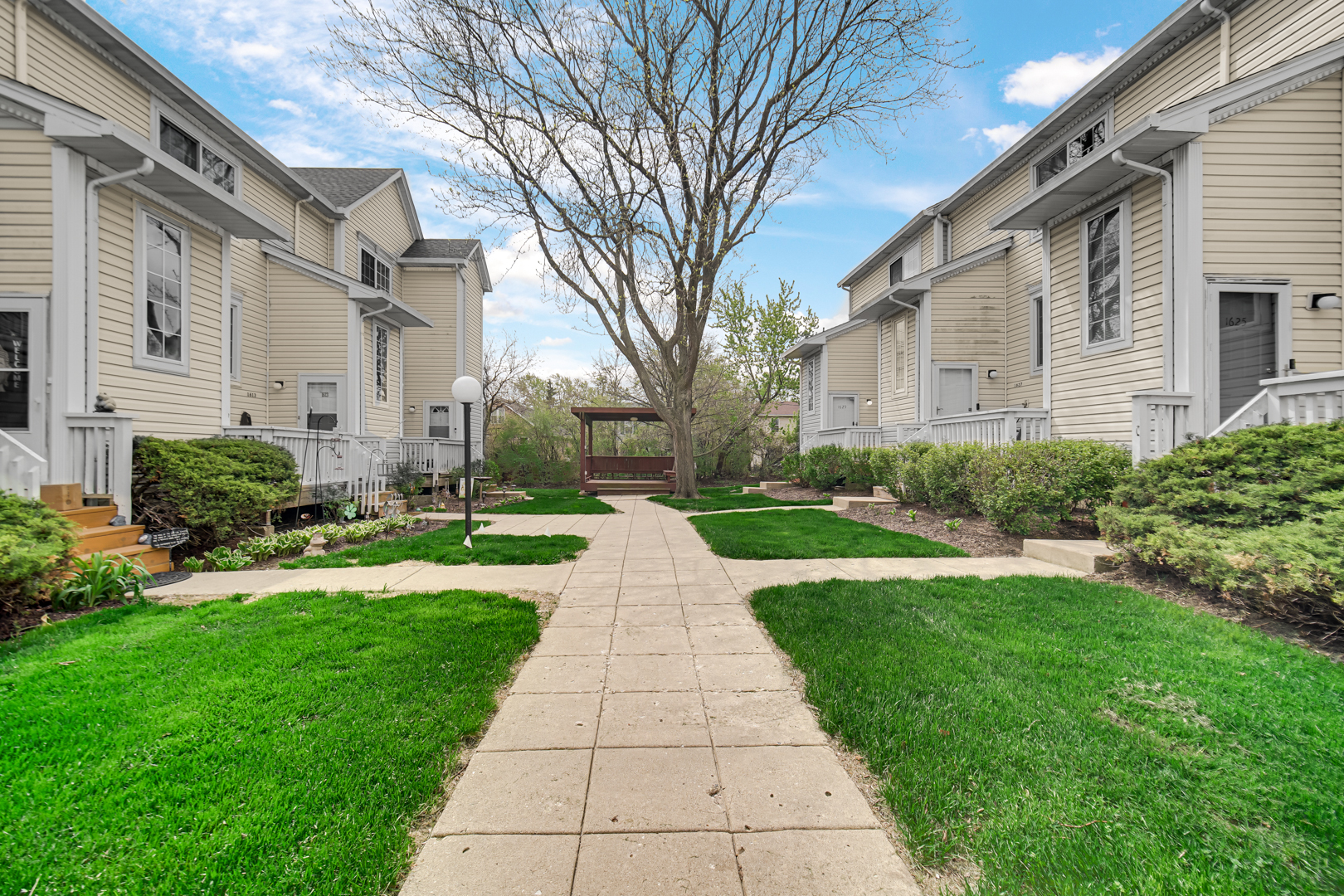 1621 Liberty Street, Hanover Park, IL 60133