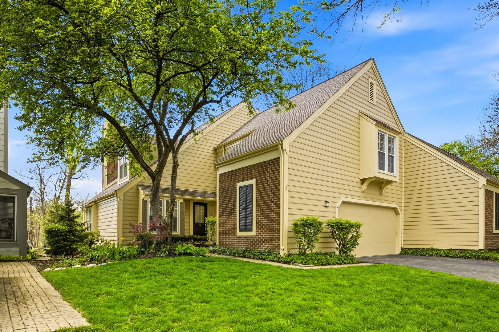 76 Whittington Course, St. Charles, IL 60174