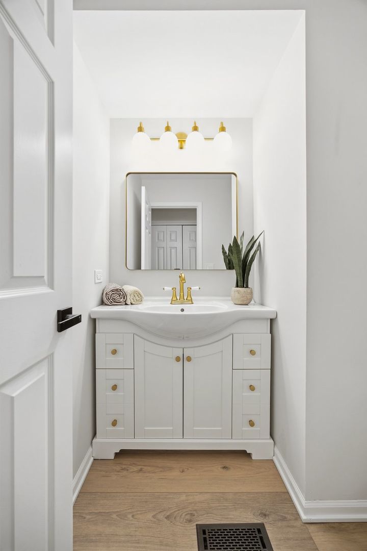 76 Whittington Course, St. Charles, IL 60174