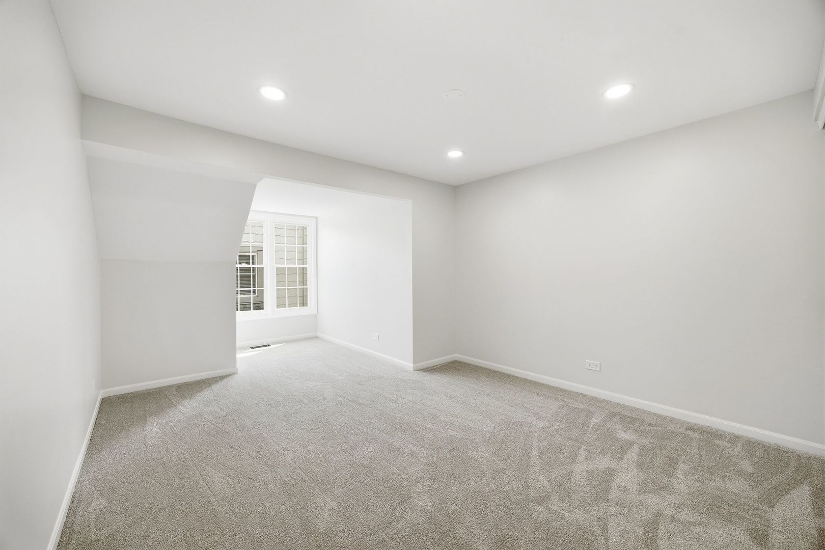 76 Whittington Course, St. Charles, IL 60174