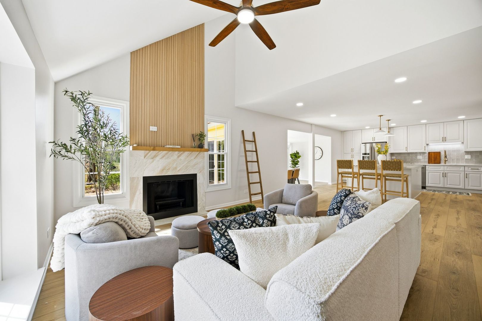 76 Whittington Course, St. Charles, IL 60174