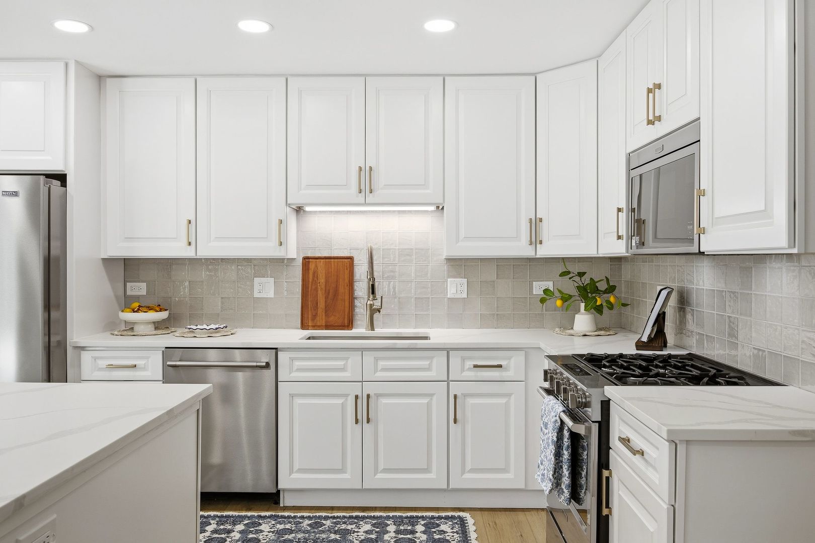 76 Whittington Course, St. Charles, IL 60174