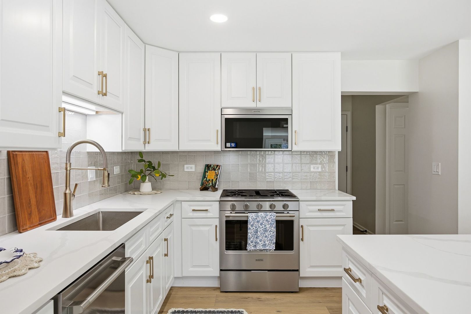 76 Whittington Course, St. Charles, IL 60174