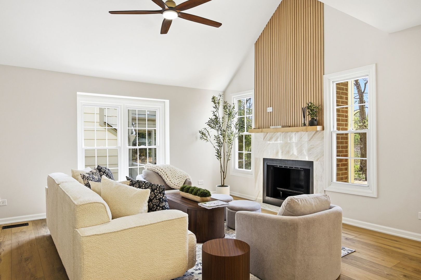 76 Whittington Course, St. Charles, IL 60174