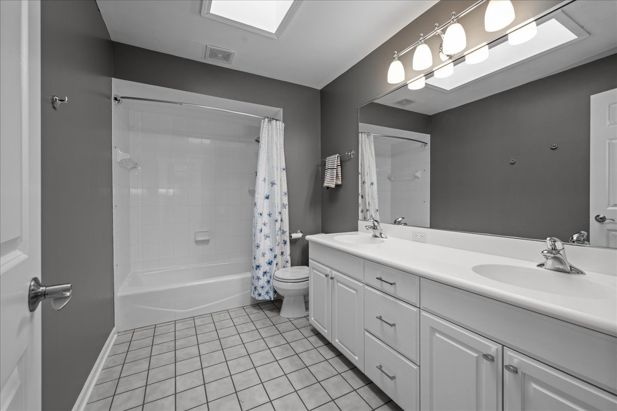 1221 N Loomis Street, Naperville, IL 60563