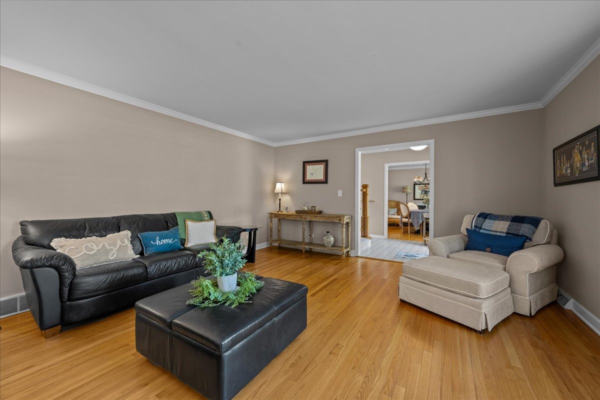 1221 N Loomis Street, Naperville, IL 60563