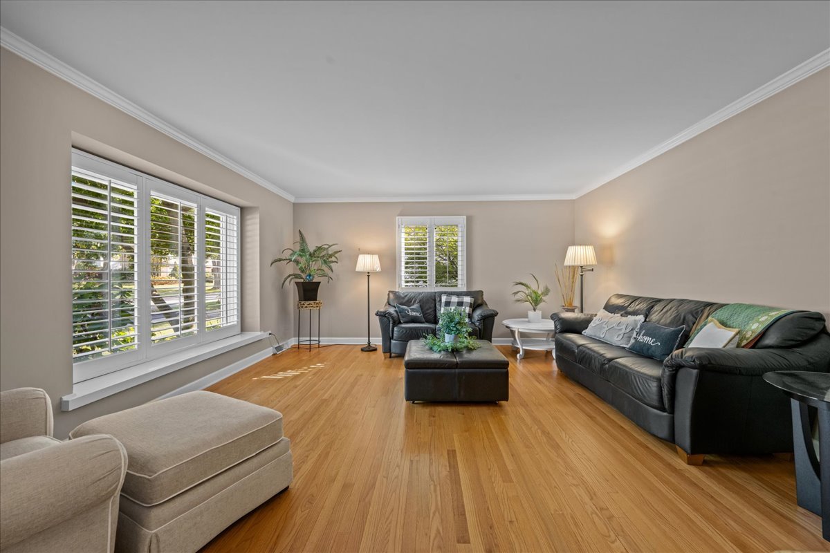 1221 N Loomis Street, Naperville, IL 60563