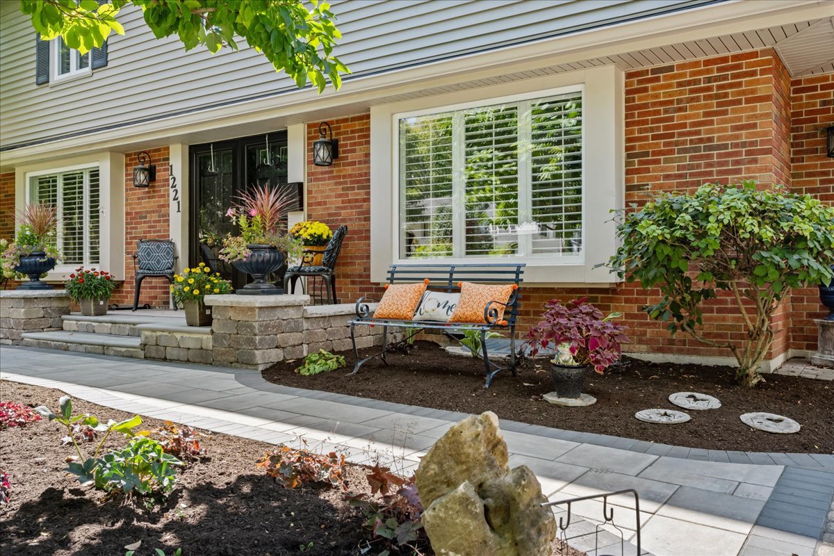 1221 N Loomis Street, Naperville, IL 60563