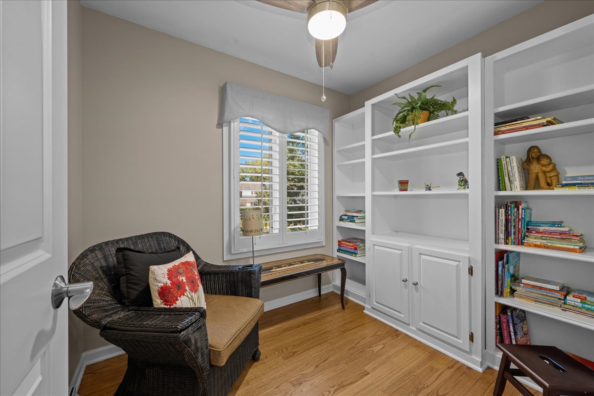 1221 N Loomis Street, Naperville, IL 60563