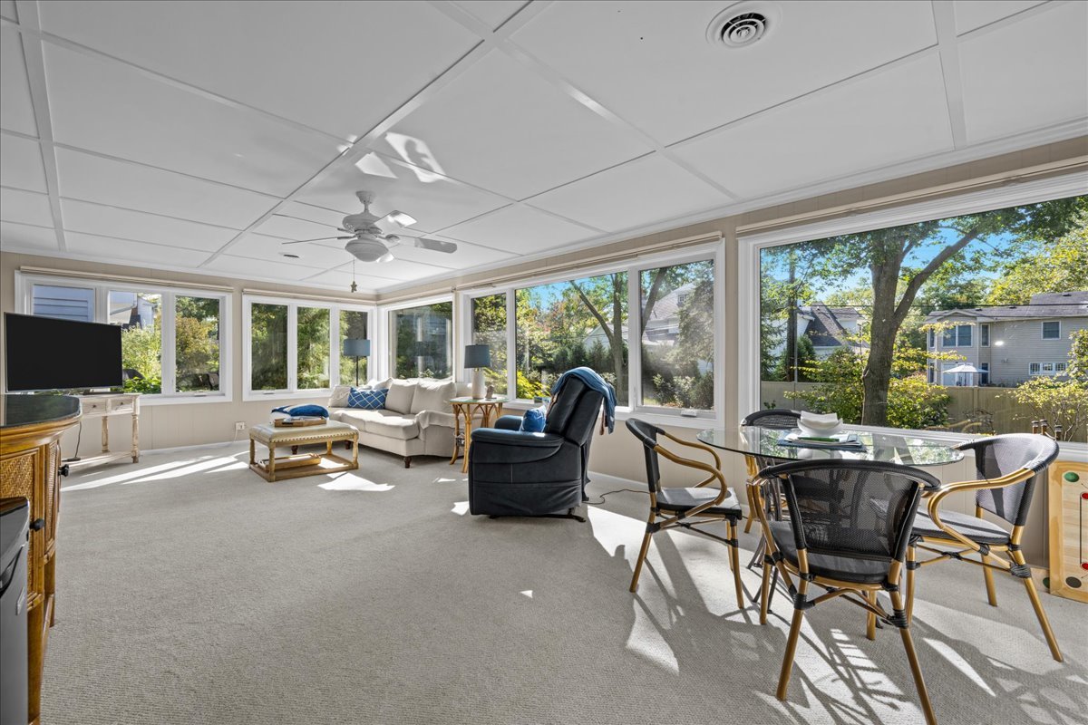 1221 N Loomis Street, Naperville, IL 60563