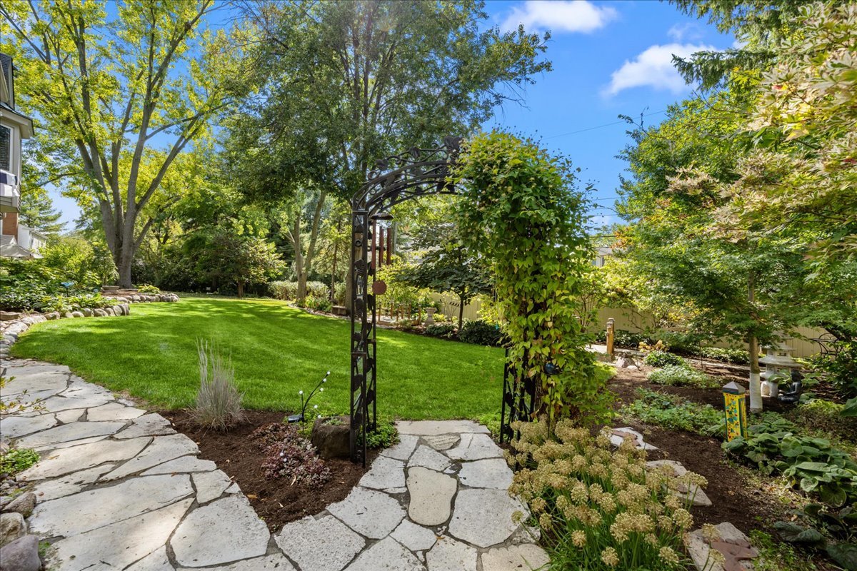 1221 N Loomis Street, Naperville, IL 60563